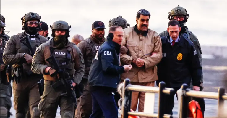 মাদুরোকে কোর্টে নেয়া হচ্ছে